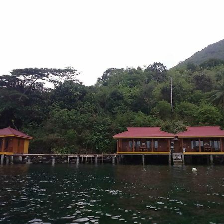 Allan Bungalow Hotel Bandanaira Exterior photo